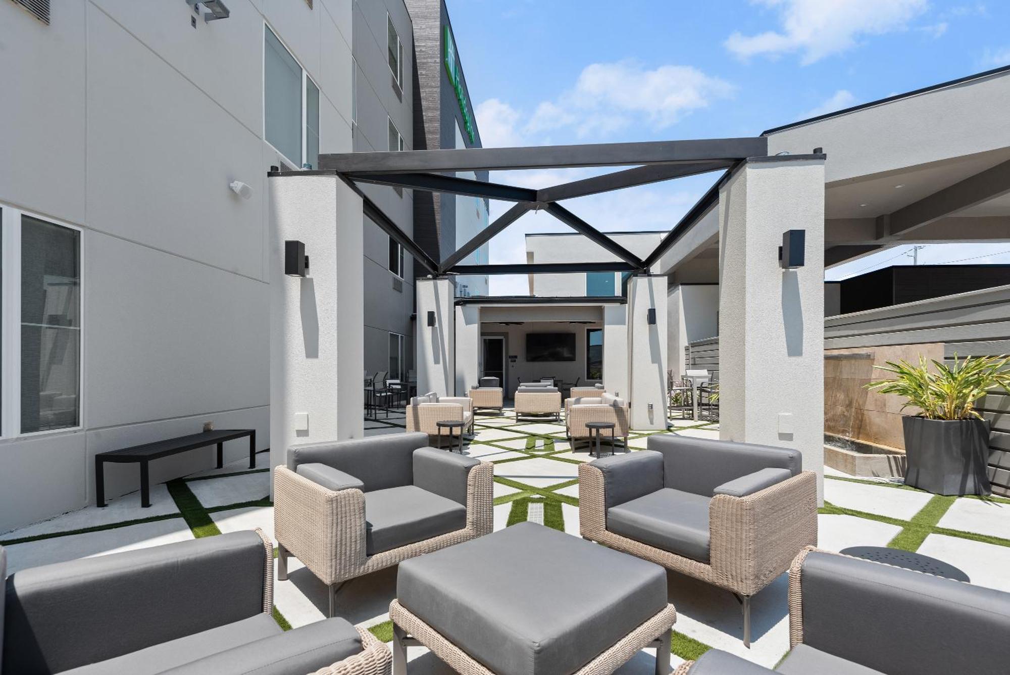 Hotel By Ihg 3*